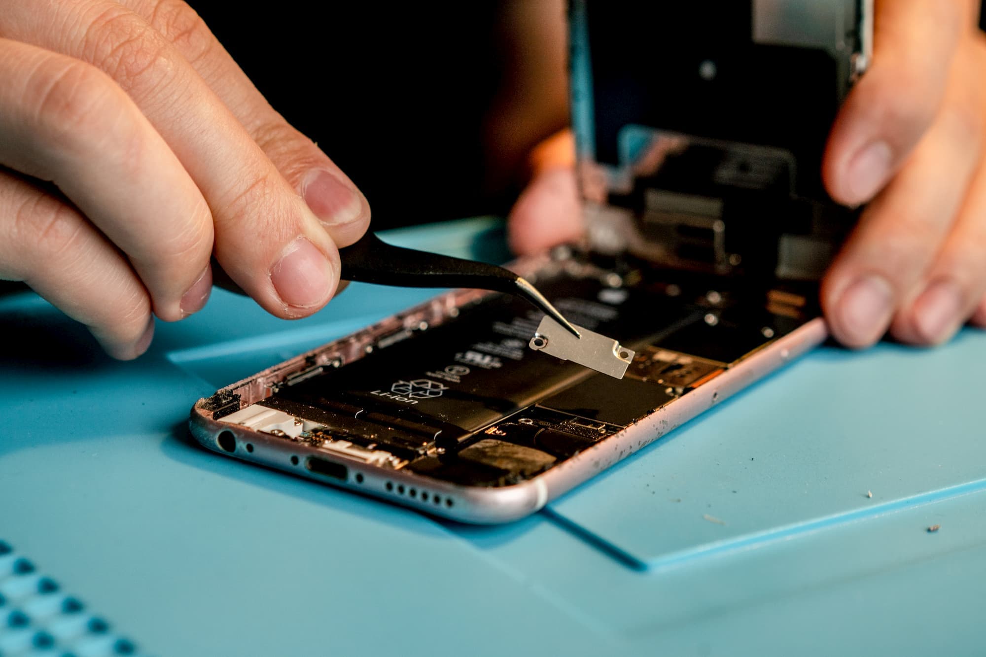 Werkstatt Deliver Repair — Platinenreparatur in Hamburg